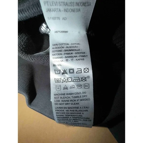 Levi's Relaxed Fit Black Crewneck Sweatshirt Team Spirits Skeleton, Size M, NWT - Picture 8 of 9